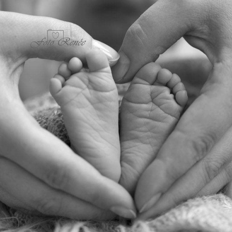 newborn foto zwart wit met hartje